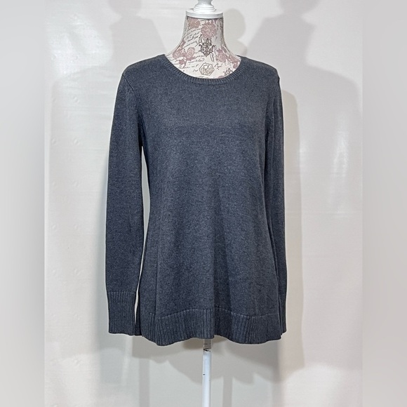 H by HALSTON Charcoal gray crew neck sweater size S. - Picture 2 of 13